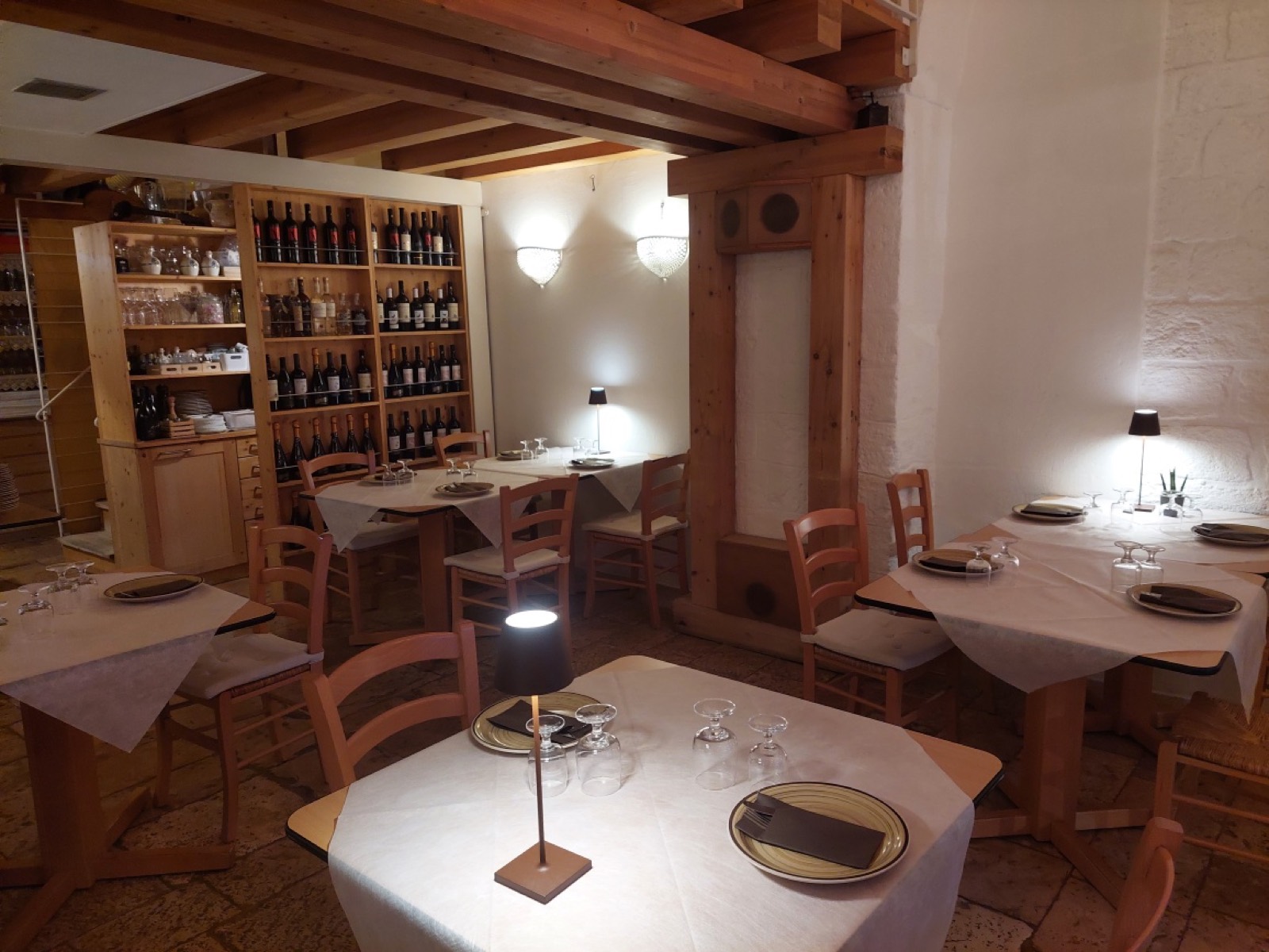 La sala e la piazza — Cuccundeo, Polignano a Mare